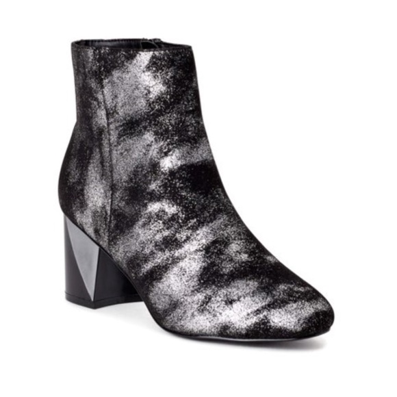 Kendall + Kylie Ankle Metallic Booties - Picture 5 of 13